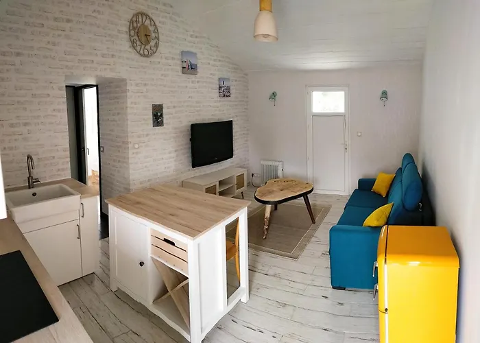 Le Petit De La Postiere